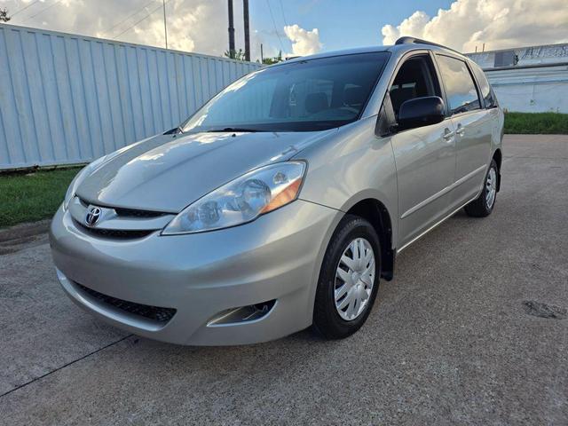 Photo of 2006 Silver Shadow Pearl Toyota Sienna