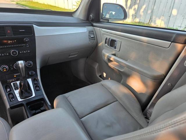 Photo of 2008 Magestic Silver Suzuki XL7