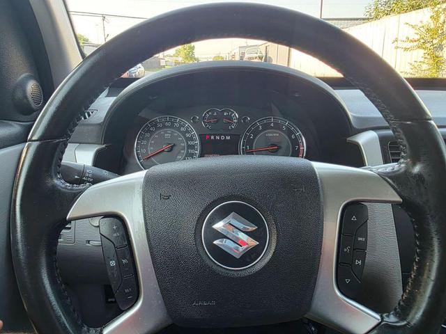 Photo of 2008 Magestic Silver Suzuki XL7