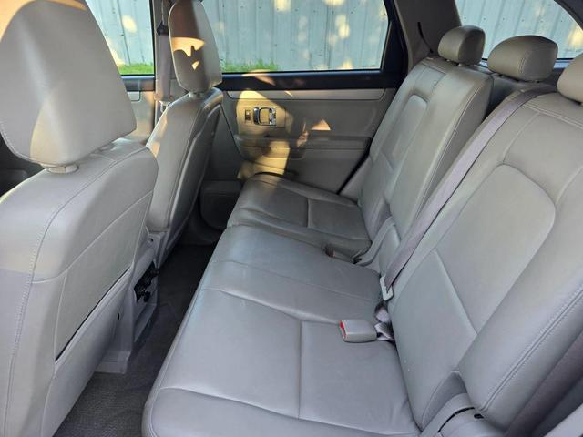 Photo of 2008 Magestic Silver Suzuki XL7