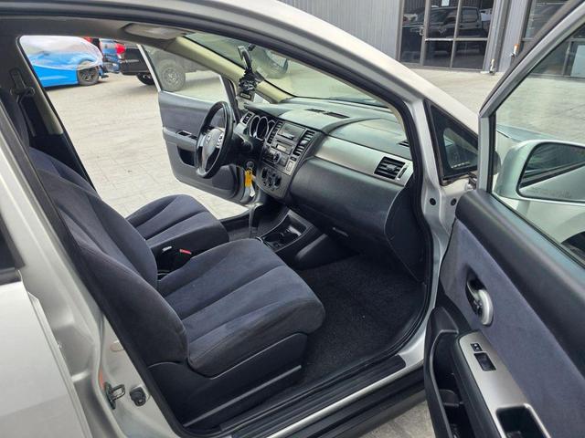 Photo of 2008 Brilliant Silver Metallic Nissan Versa