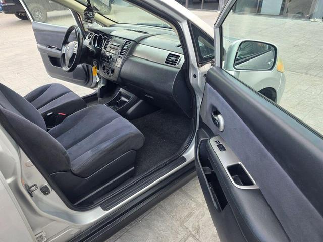 Photo of 2008 Brilliant Silver Metallic Nissan Versa