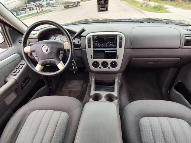 Photo of 2002 Silver Mercury Mountaineer