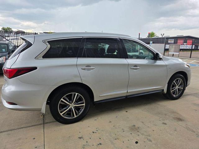 Photo of 2017 Liquid Platinum INFINITI QX60