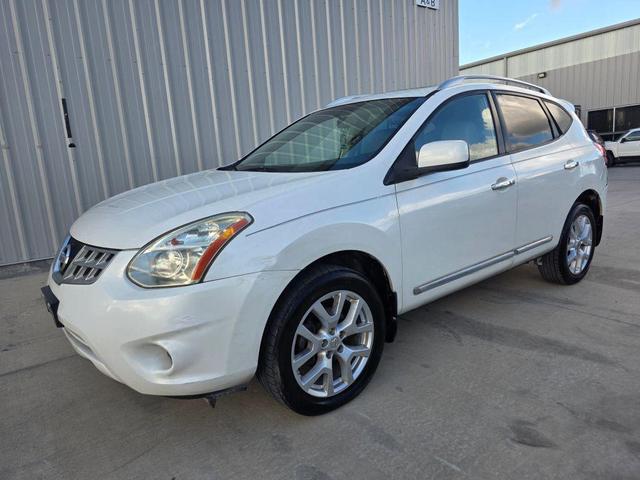 Photo of 2011 Pearl White Nissan Rogue