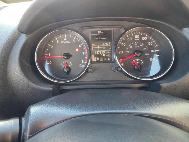 Photo of 2011 Pearl White Nissan Rogue