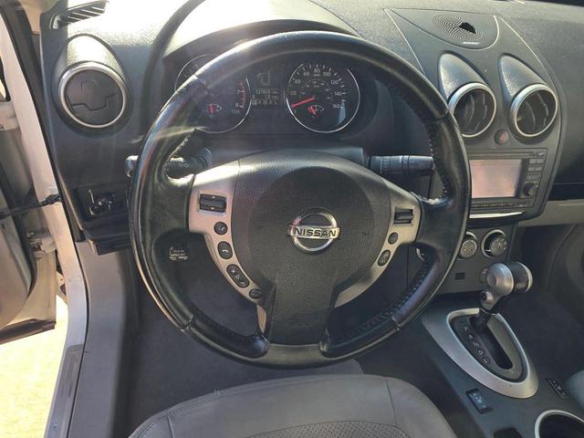 Photo of 2011 Pearl White Nissan Rogue