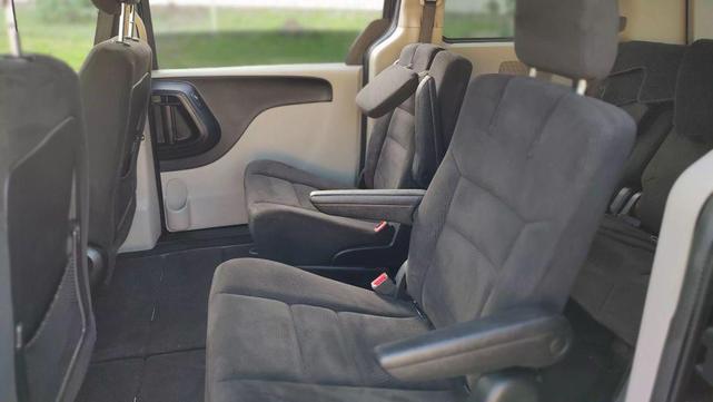 Photo of 2014 True Blue Pearlcoat Dodge Grand Caravan
