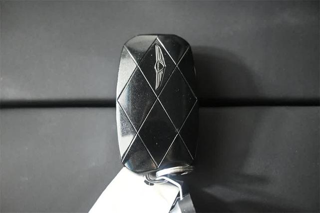 Photo of 2025 White Genesis GV80