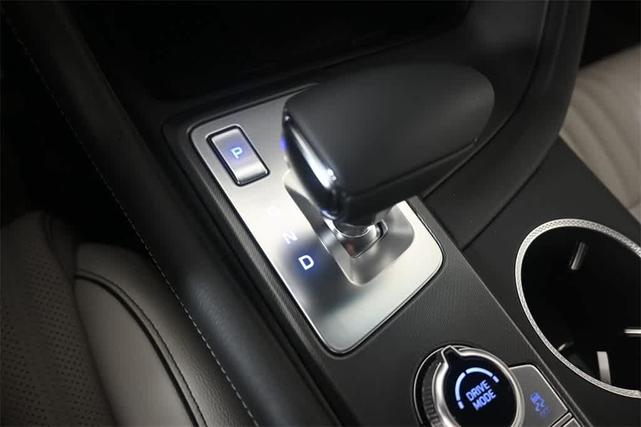Photo of 2025 White Genesis G70