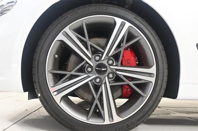 Photo of 2025 White Genesis G70