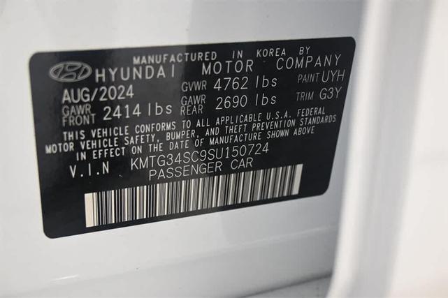 Photo of 2025 White Genesis G70