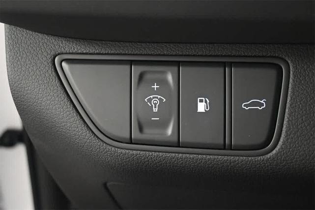 Photo of 2025 White Genesis G70