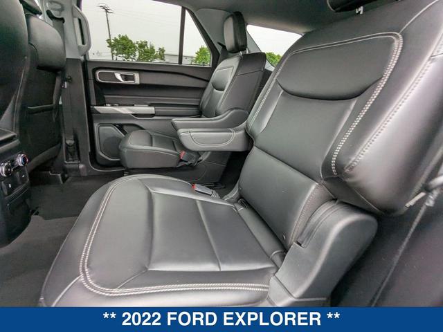 Photo of 2022 STAR WHITE MET TRI-COAT Ford Explorer