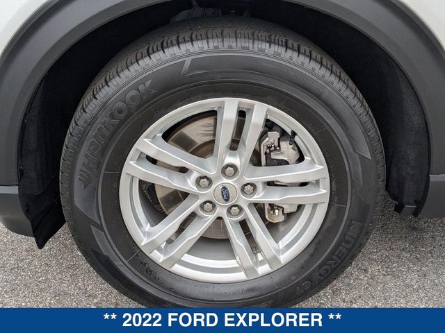 Photo of 2022 STAR WHITE MET TRI-COAT Ford Explorer