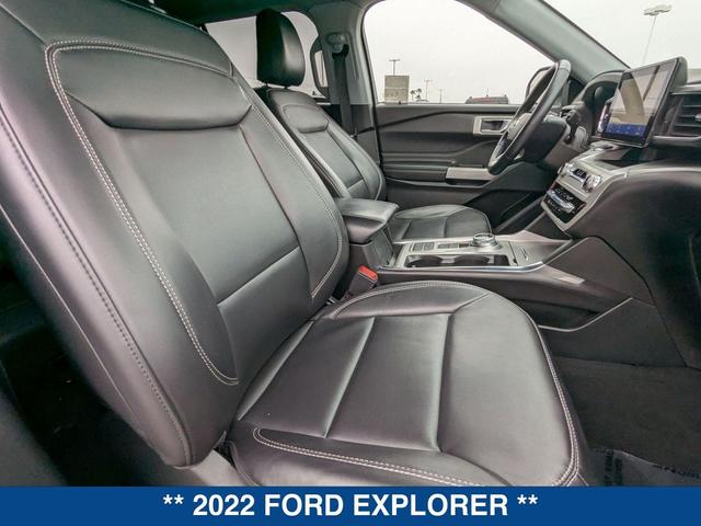 Photo of 2022 STAR WHITE MET TRI-COAT Ford Explorer