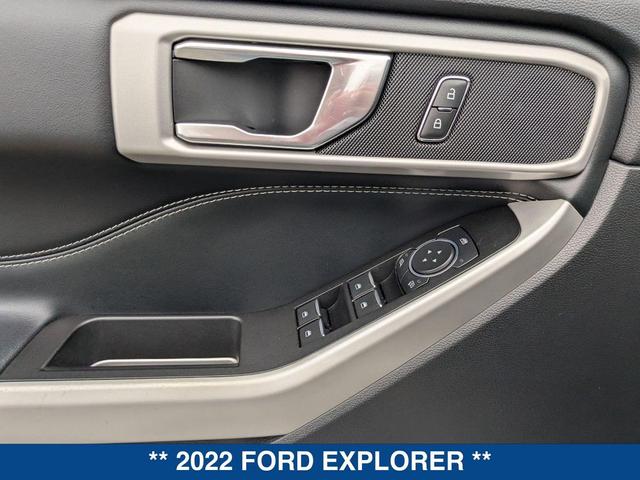 Photo of 2022 STAR WHITE MET TRI-COAT Ford Explorer