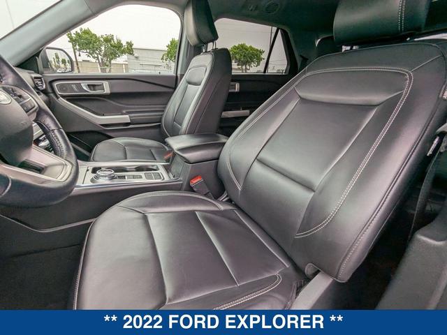 Photo of 2022 STAR WHITE MET TRI-COAT Ford Explorer