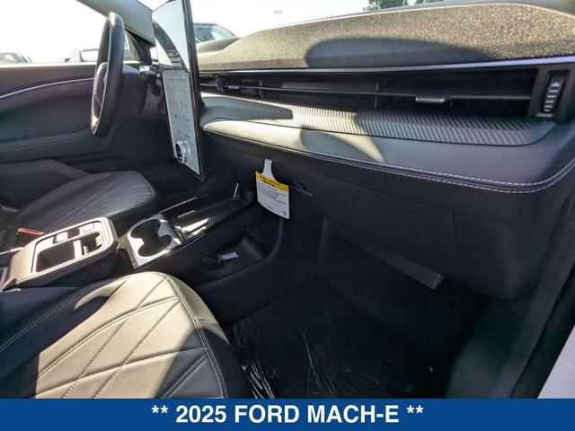Photo of 2025 STAR WHITE METALLIC Ford Mustang Mach-E