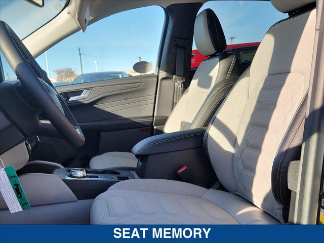 Photo of 2023 Agate Black Metallic Ford Escape PHEV