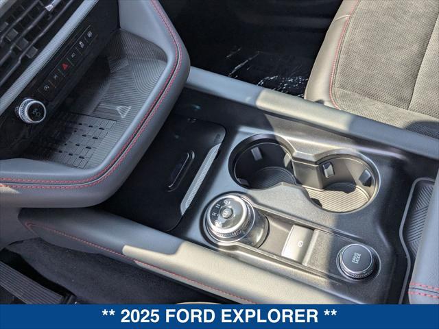 Photo of 2025 CARBONIZED GRAY METALLIC Ford Explorer