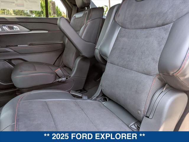 Photo of 2025 CARBONIZED GRAY METALLIC Ford Explorer