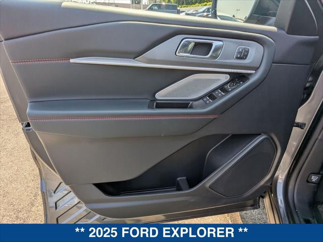 Photo of 2025 CARBONIZED GRAY METALLIC Ford Explorer