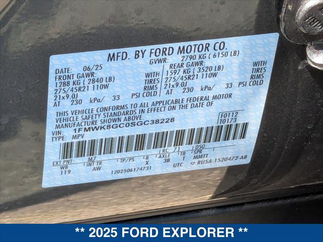 Photo of 2025 CARBONIZED GRAY METALLIC Ford Explorer