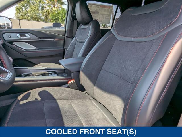 Photo of 2025 CARBONIZED GRAY METALLIC Ford Explorer