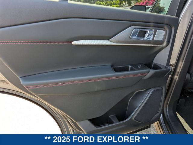 Photo of 2025 CARBONIZED GRAY METALLIC Ford Explorer