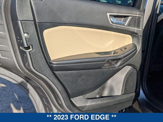 Photo of 2023 CARBONIZED GRAY Ford Edge