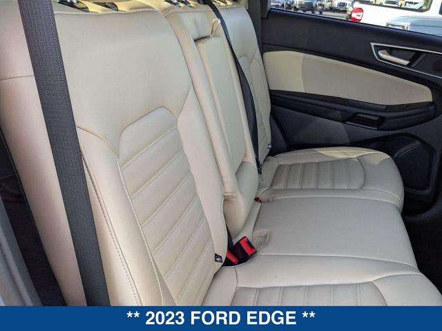 Photo of 2023 CARBONIZED GRAY Ford Edge