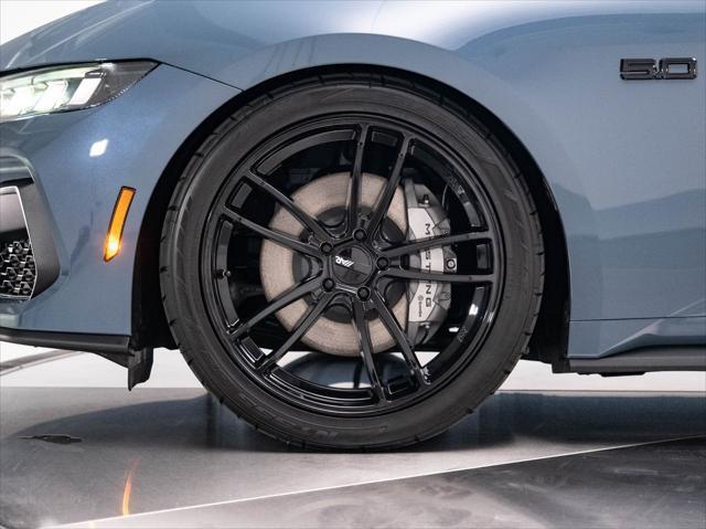 Photo of 2025 VAPOR BLUE METALLIC Ford Mustang