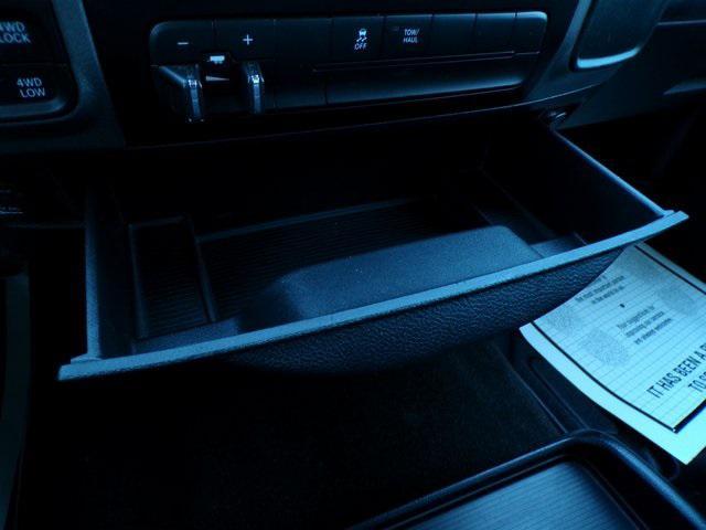Photo of 2015 Brilliant Black Crystal Pearlcoat RAM 1500