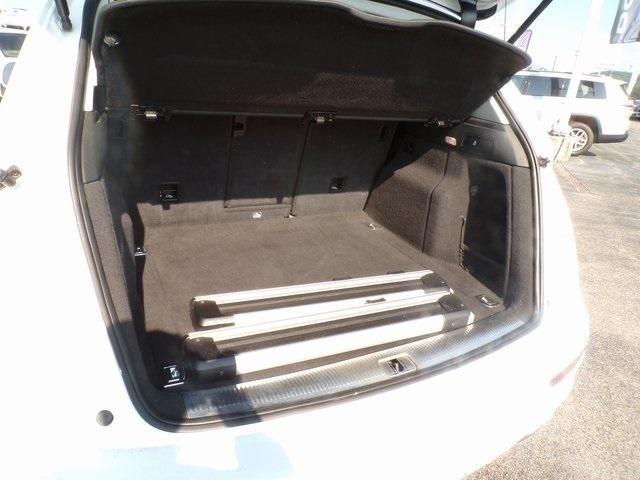 Photo of 2015 Ibis White Audi Q5