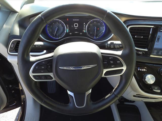Photo of 2017 Dark Cordovan Pearlcoat Chrysler Pacifica