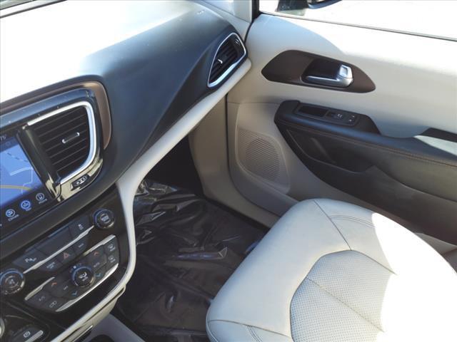 Photo of 2017 Dark Cordovan Pearlcoat Chrysler Pacifica