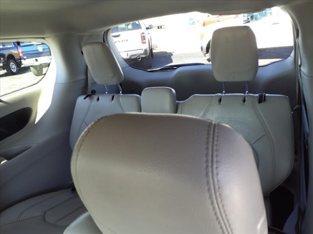 Photo of 2017 Dark Cordovan Pearlcoat Chrysler Pacifica
