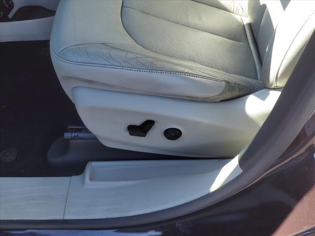 Photo of 2017 Dark Cordovan Pearlcoat Chrysler Pacifica