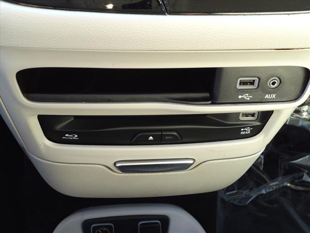 Photo of 2017 Dark Cordovan Pearlcoat Chrysler Pacifica