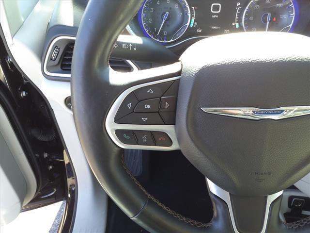 Photo of 2017 Dark Cordovan Pearlcoat Chrysler Pacifica