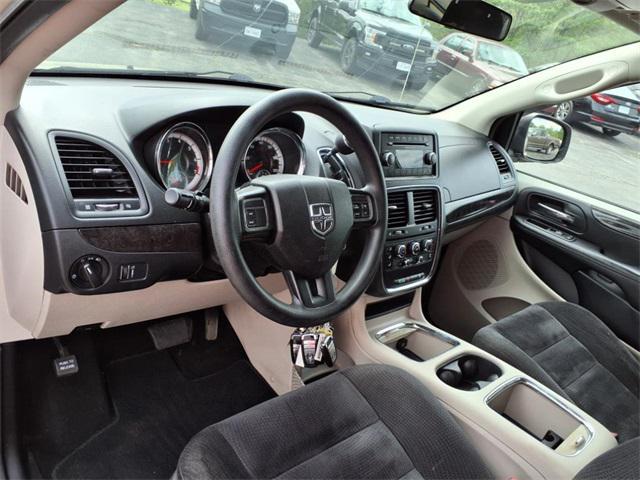 Photo of 2014 Cashmere/Sandstone Pearlcoat Dodge Grand Caravan