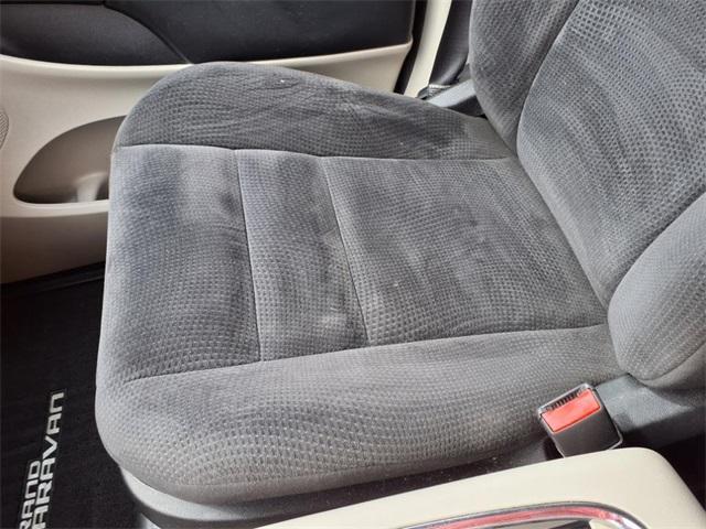 Photo of 2014 Cashmere/Sandstone Pearlcoat Dodge Grand Caravan