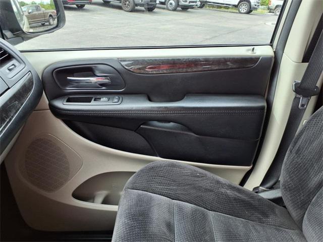 Photo of 2014 Cashmere/Sandstone Pearlcoat Dodge Grand Caravan