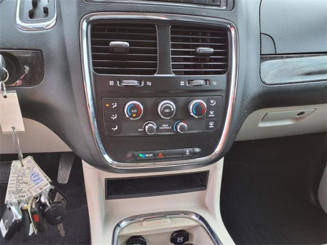 Photo of 2014 Cashmere/Sandstone Pearlcoat Dodge Grand Caravan