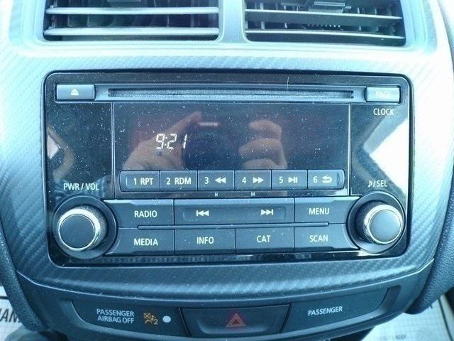 Photo of 2015 White Mitsubishi Outlander Sport