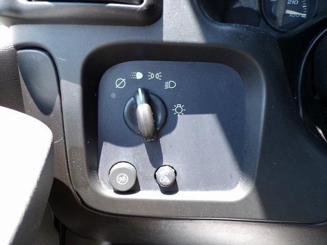 Photo of 2005 Summit White Chevrolet Express 3500