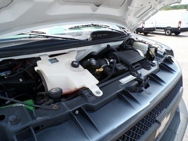 Photo of 2005 Summit White Chevrolet Express 3500