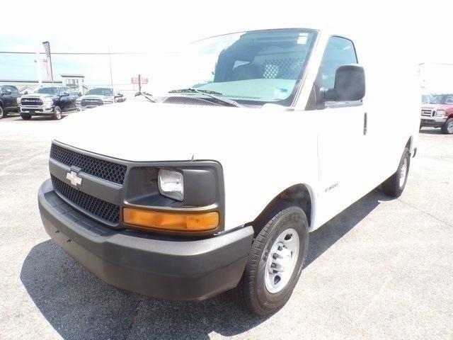 Photo of 2005 Summit White Chevrolet Express 3500