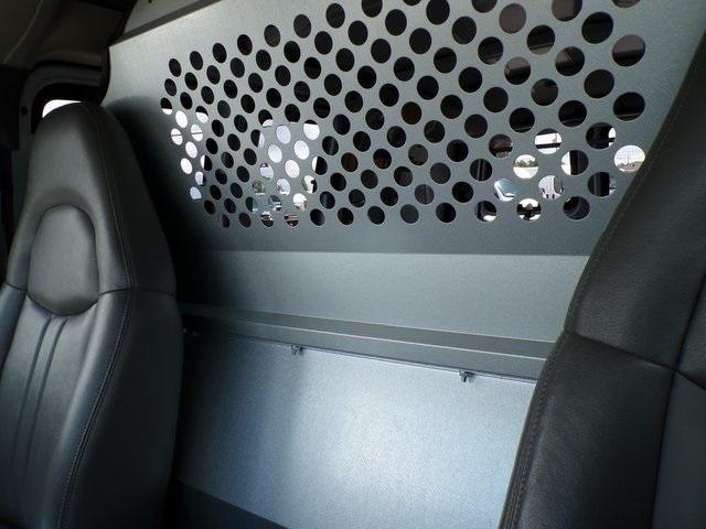 Photo of 2005 Summit White Chevrolet Express 3500
